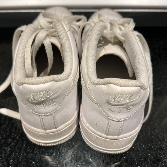 White Air Force nike. Worn a hand full of times - Picture 3 of 5